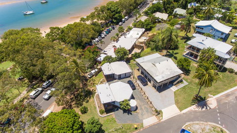 Sunset Cabins 1770 - Holiday Sunshine Coast 6