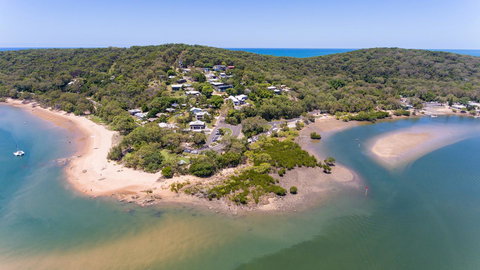 Sunset Cabins 1770 - Holiday Sunshine Coast 3