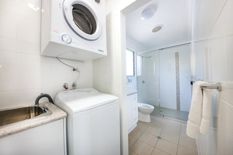 Sunset Cabins 1770 - Holiday Sunshine Coast 8