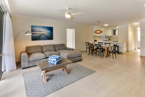 Frangipani 104 - Hamilton Island - Sunshine Coast Tourism 4