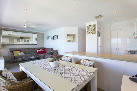 Noosa Shores Resort - Holiday Sunshine Coast 23