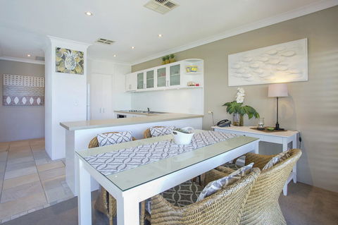 Noosa Shores Resort - Holiday Sunshine Coast 24