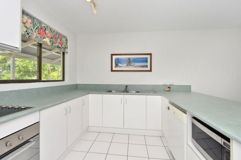 Seascape Holidays At Beachfront Terraces - Holiday Sunshine Coast 14
