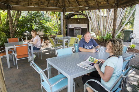 The Beach Motel Hervey Bay - Holiday Sunshine Coast 11