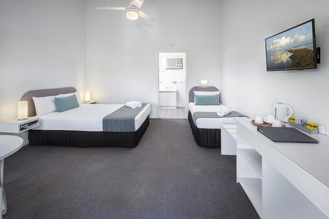 The Beach Motel Hervey Bay - Holiday Sunshine Coast 12
