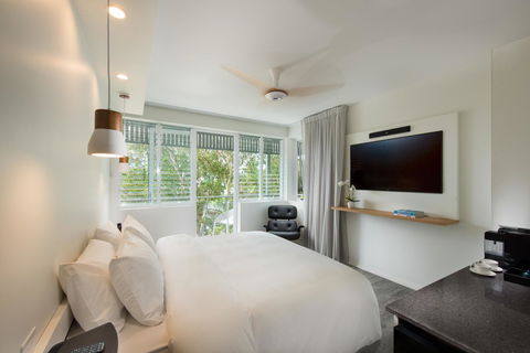 Heart Hotel And Gallery Whitsundays - Sunshine Coast Tourism 3