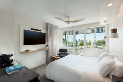 Heart Hotel And Gallery Whitsundays - Sunshine Coast Tourism 4