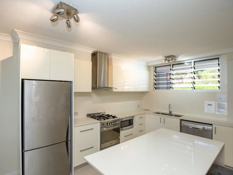 Beach Lodges - Sunshine Coast Tourism 21