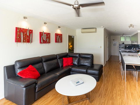 Beach Lodges - Sunshine Coast Tourism 32