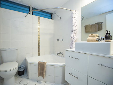 Beach Lodges - Sunshine Coast Tourism 26