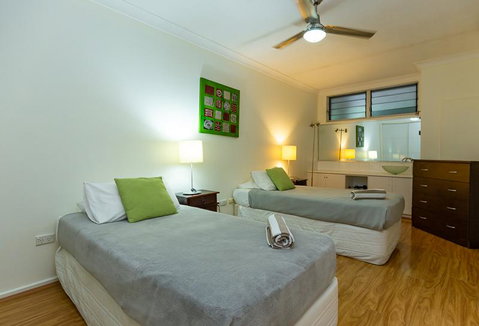 Beach Lodges - Sunshine Coast Tourism 27