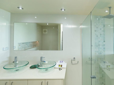 Beach Lodges - Sunshine Coast Tourism 8