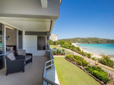 Beach Lodges - Sunshine Coast Tourism 5