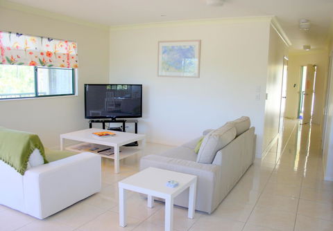 Magnetic Sunsets Resort - Sunshine Coast Tourism 2