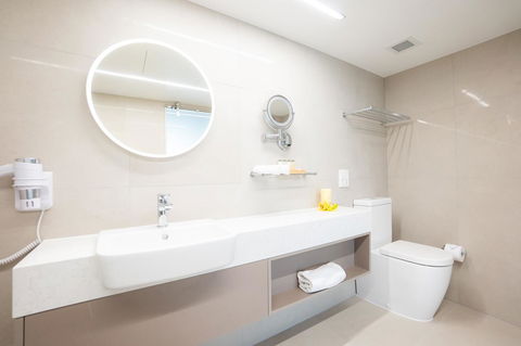 Pacific Hotel Cairns - Sunshine Coast Tourism 21