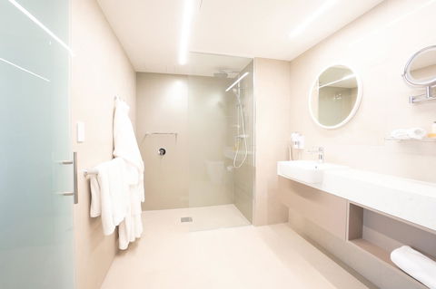 Pacific Hotel Cairns - Sunshine Coast Tourism 5