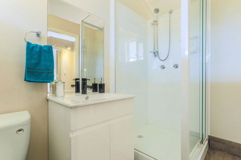 Bed & Breakfast 1 Bedroom Guest House - Sunshine Coast Tourism 7