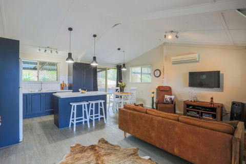 Bed & Breakfast 1 Bedroom Guest House - Sunshine Coast Tourism 0