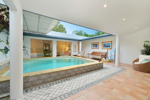 [ ANDY'S BEACH HOUSE ] - Sunshine Coast Tourism 21