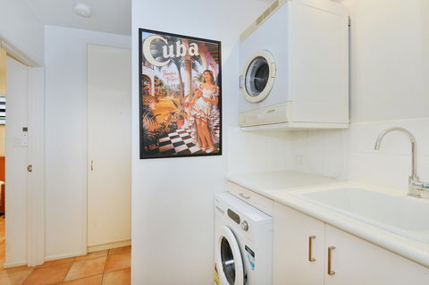 [ ANDY'S BEACH HOUSE ] - Sunshine Coast Tourism 30