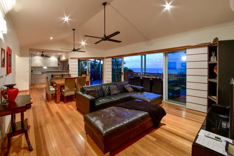 Bella Vista On Nara Pets Welcome - Sunshine Coast Tourism 11