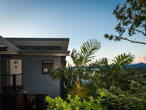 Shorelines - Sunshine Coast Tourism 25