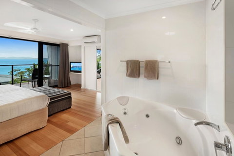 Shorelines - Sunshine Coast Tourism 2