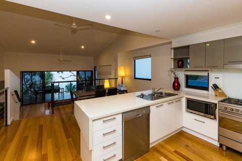Shorelines - Sunshine Coast Tourism 23
