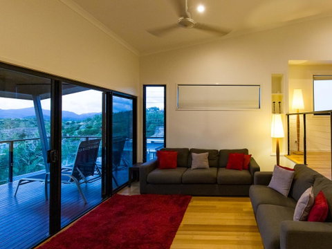 Shorelines - Sunshine Coast Tourism 21