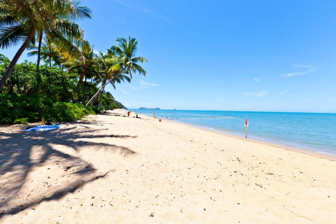 Trinity Beach Pacific - Sunshine Coast Tourism 21