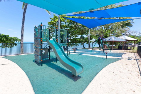 Trinity Beach Pacific - Sunshine Coast Tourism 26