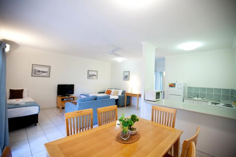Trinity Beach Pacific - Sunshine Coast Tourism 10