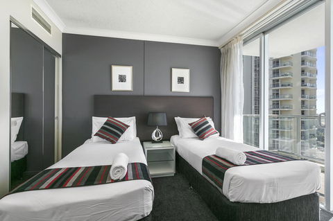 Mantra Towers Of Chevron - Sunshine Coast Tourism 21