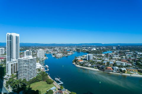 Mantra Towers Of Chevron - Sunshine Coast Tourism 12