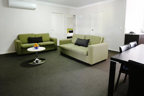 Drovers Motor Inn - Sunshine Coast Tourism 11