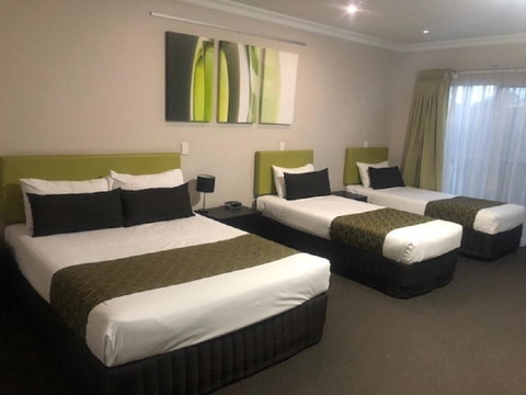 Drovers Motor Inn - Sunshine Coast Tourism 8
