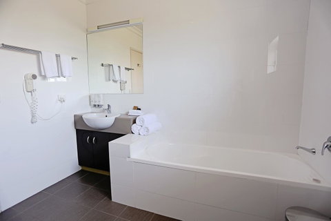 Drovers Motor Inn - Sunshine Coast Tourism 12