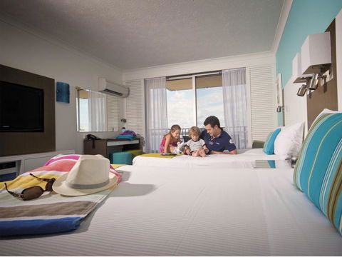 Sea World Resort - Sunshine Coast Tourism 3