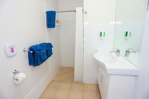 Port Douglas Motel - Sunshine Coast Tourism 13