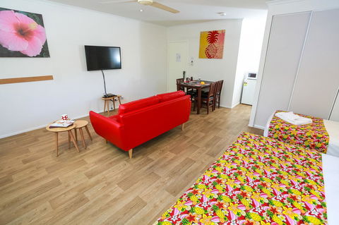 Port Douglas Motel - Sunshine Coast Tourism 7