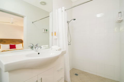 Port Douglas Motel - Sunshine Coast Tourism 39