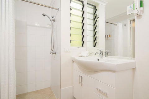 Port Douglas Motel - Sunshine Coast Tourism 42