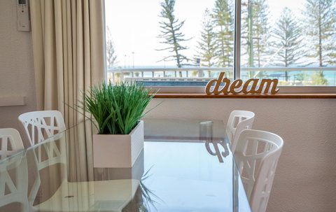 Mandolin Beachfront Resort - Sunshine Coast Tourism 19