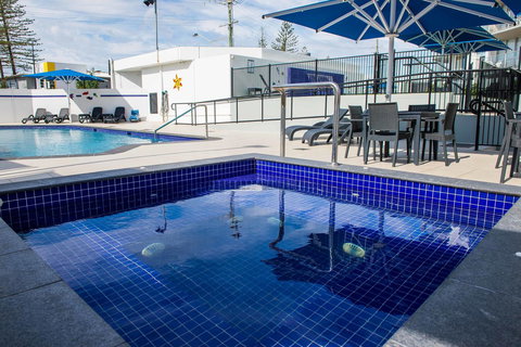 Mandolin Beachfront Resort - Sunshine Coast Tourism 2