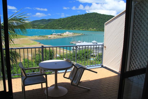 Ocean Views At Whitsunday Terraces Resort - Sunshine Coast Tourism 5