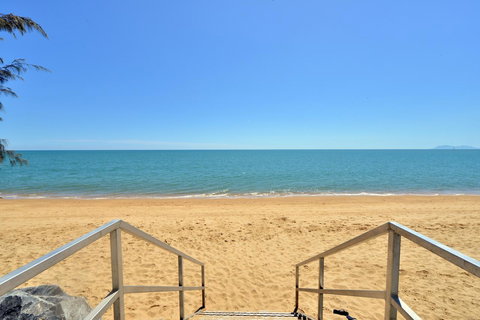 Bellevue At Trinity Beach - Holiday Sunshine Coast 10