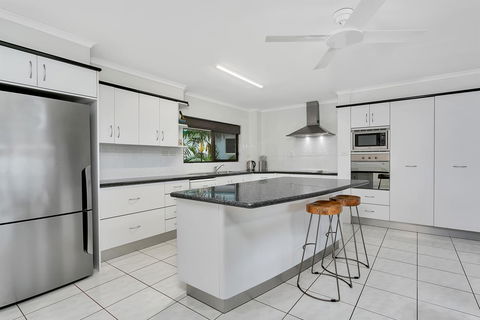 Roydon Beachfront Apartments - Sunshine Coast Tourism 25