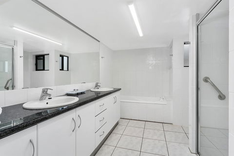 Roydon Beachfront Apartments - Sunshine Coast Tourism 23