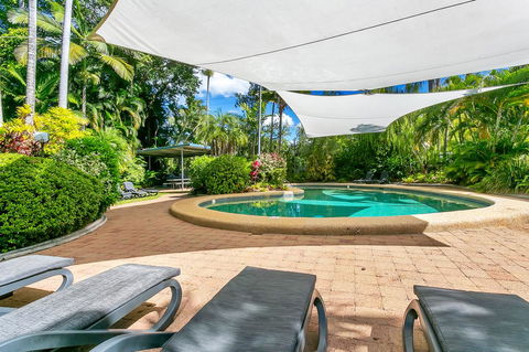 Roydon Beachfront Apartments - Sunshine Coast Tourism 14