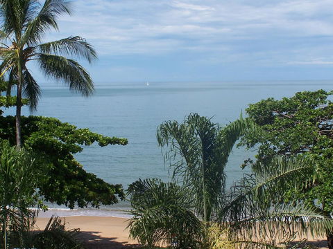 Roydon Beachfront Apartments - Sunshine Coast Tourism 7